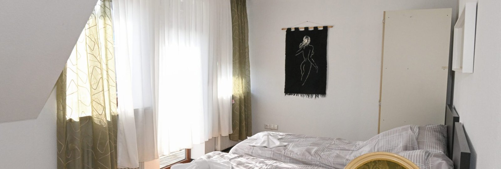 Zimmer 11 – Ideal für Freunde, Kollegen oder Reisende zu Zweit mit Balkon