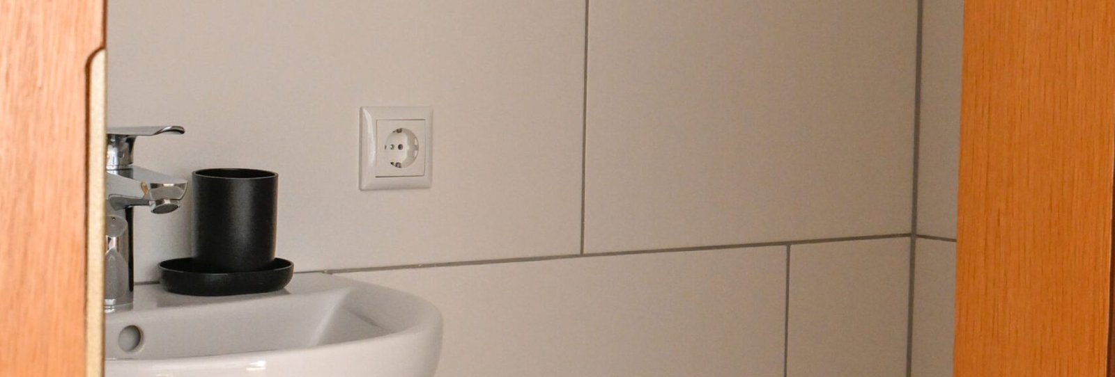 Zimmer 11 – Ideal für Freunde, Kollegen oder Reisende zu Zweit mit Balkon