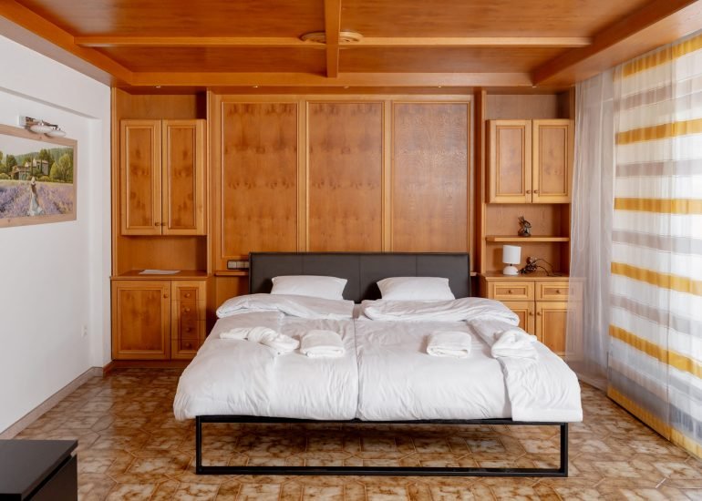 Zimmer 11 – Doppelzimmer mit Balkon und schöner Aussicht
