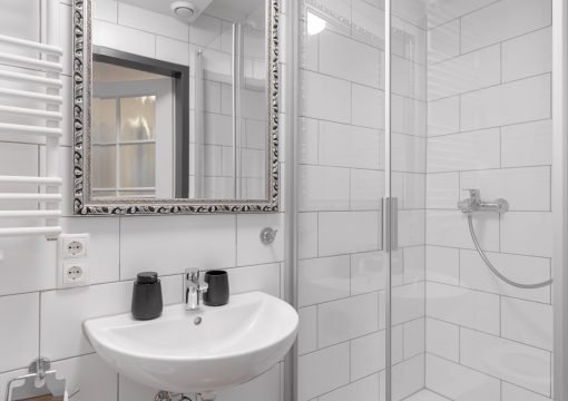 Zimmer 11 – Doppelzimmer mit Balkon und schöner Aussicht